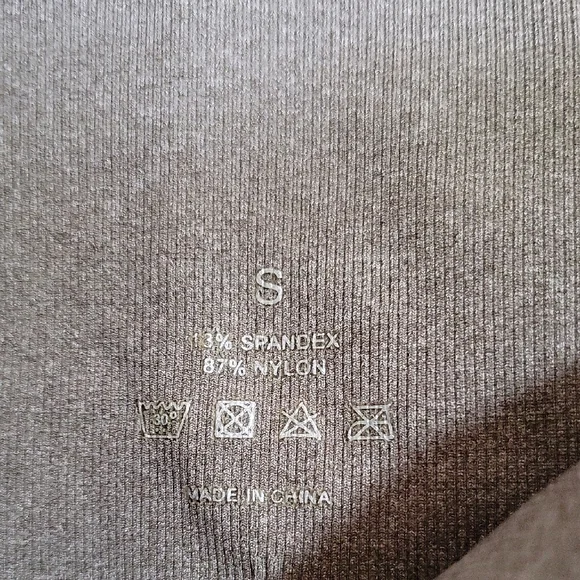 NVGTN Khaki Green Curve Seamless Leggings Size S - Picture 3 of 4